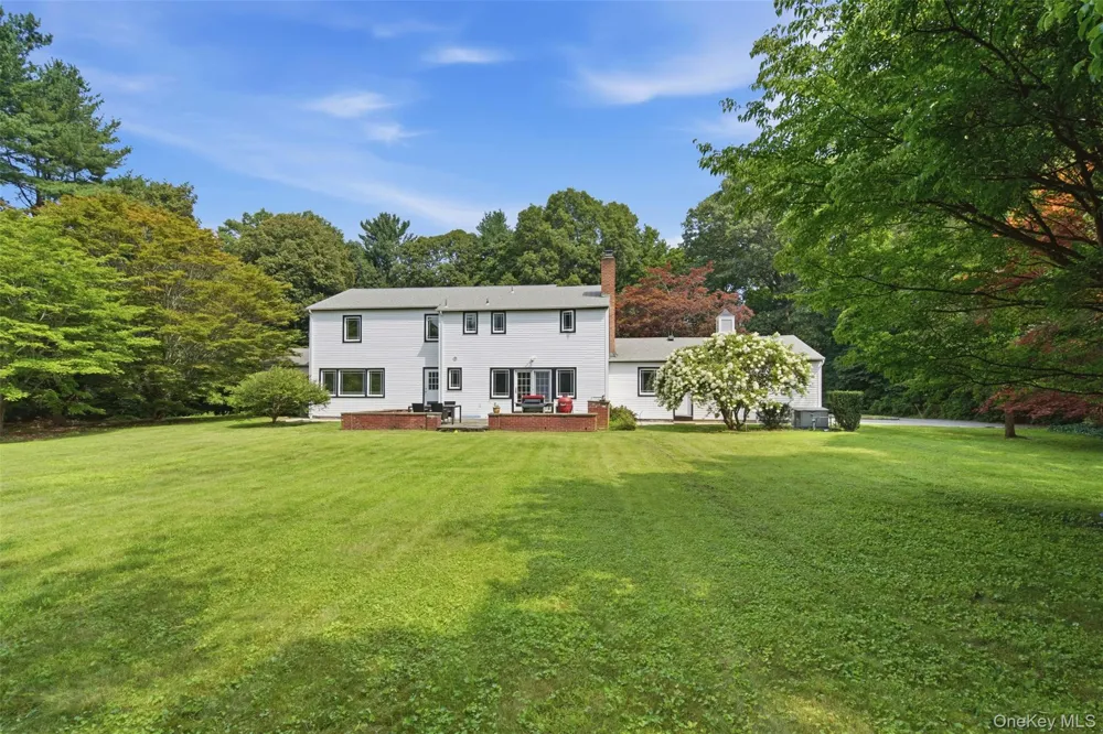 897 Ripley Lane Muttontown, NY 11771