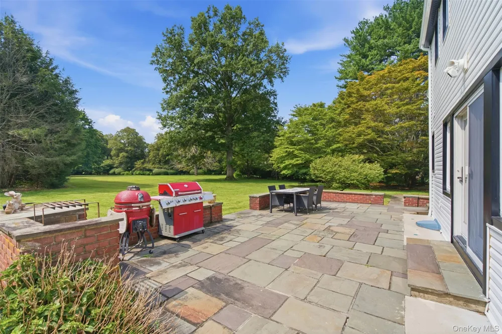 897 Ripley Lane Muttontown, NY 11771