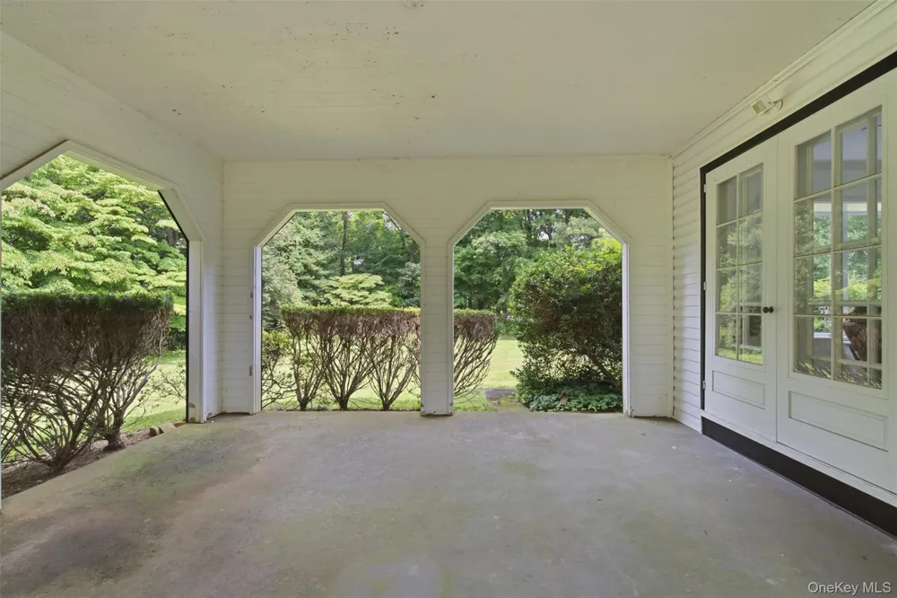 897 Ripley Lane Muttontown, NY 11771