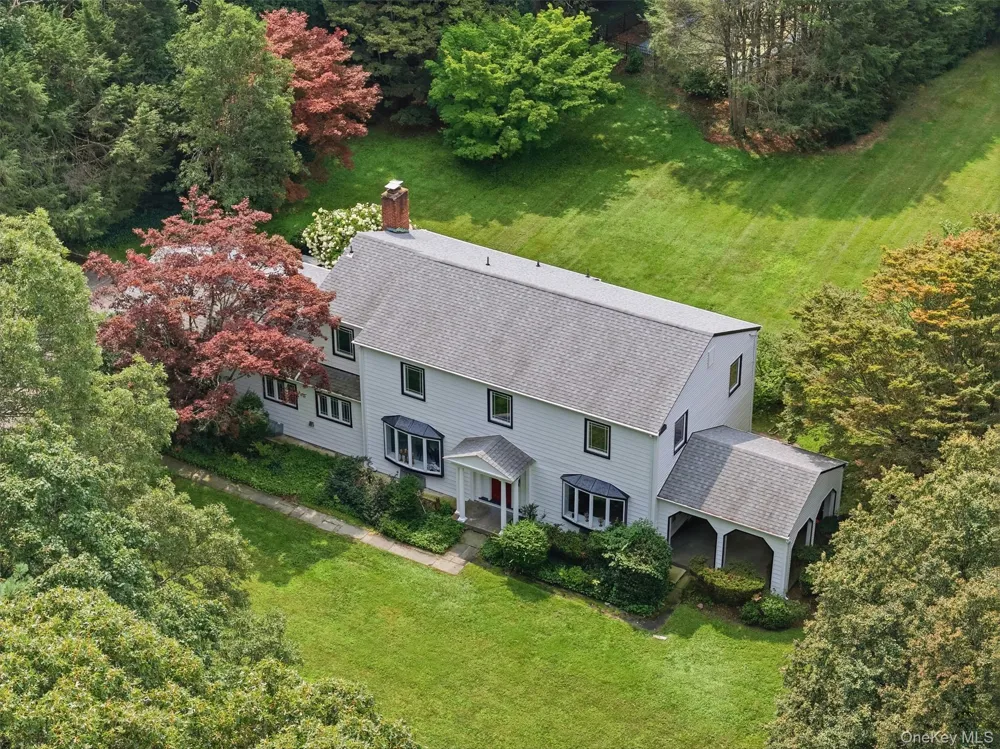 897 Ripley Lane Muttontown, NY 11771