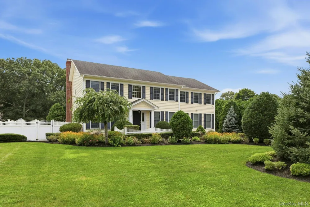 28 Spruce Street Selden, NY 11784