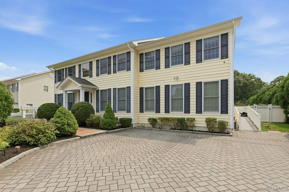 28 Spruce Street Selden, NY 11784