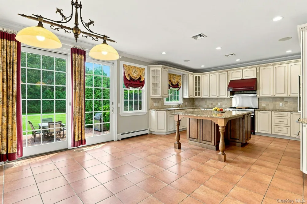 28 Spruce Street Selden, NY 11784