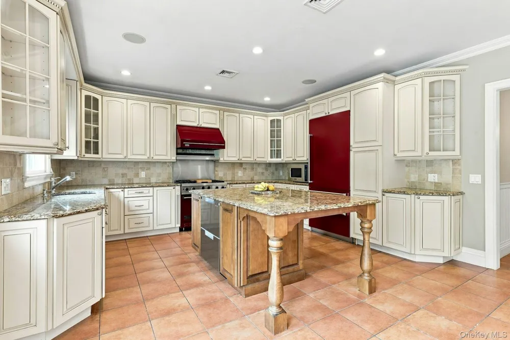 28 Spruce Street Selden, NY 11784