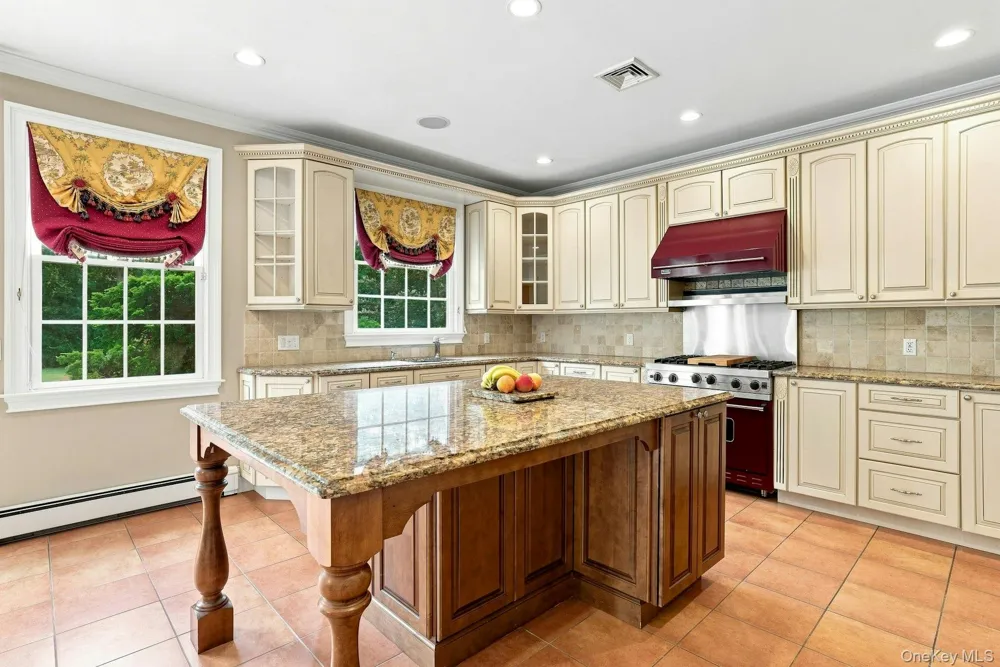 28 Spruce Street Selden, NY 11784