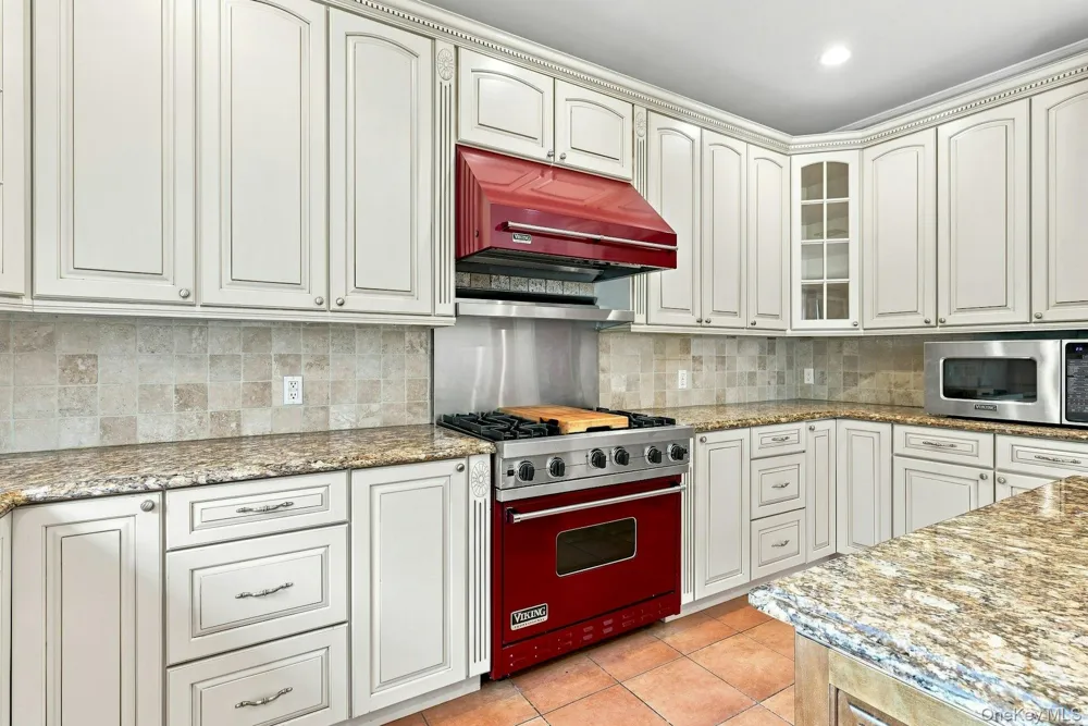 28 Spruce Street Selden, NY 11784