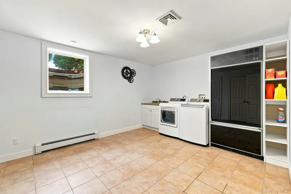 28 Spruce Street Selden, NY 11784