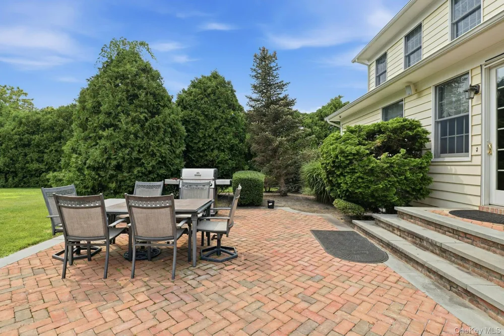 28 Spruce Street Selden, NY 11784