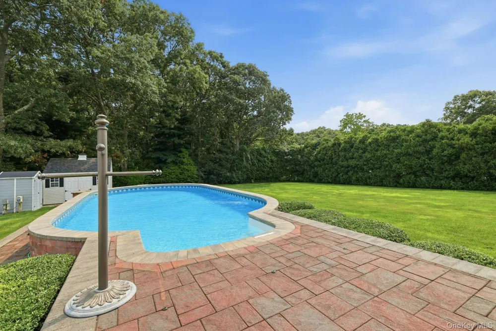 28 Spruce Street Selden, NY 11784