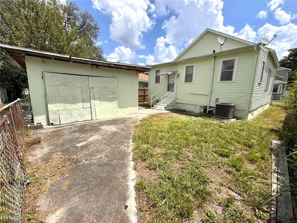2908 BANZA STREET Tampa, FL 33605