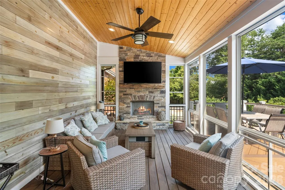 2604 Mchanna Point Tega Cay, SC 29708