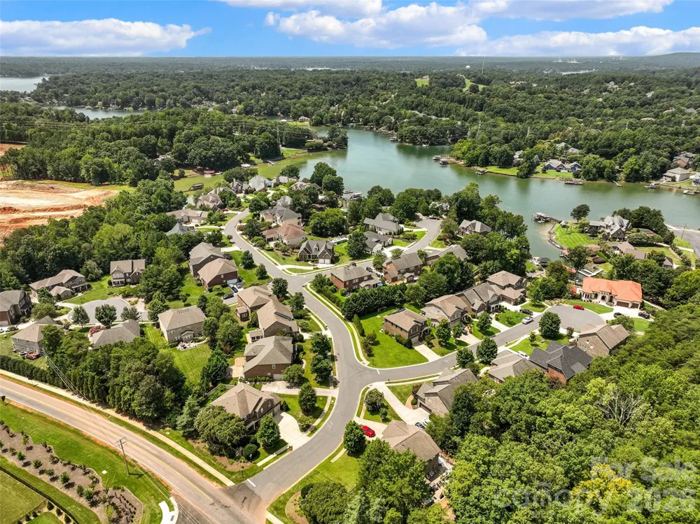 2604 Mchanna Point Tega Cay, SC 29708