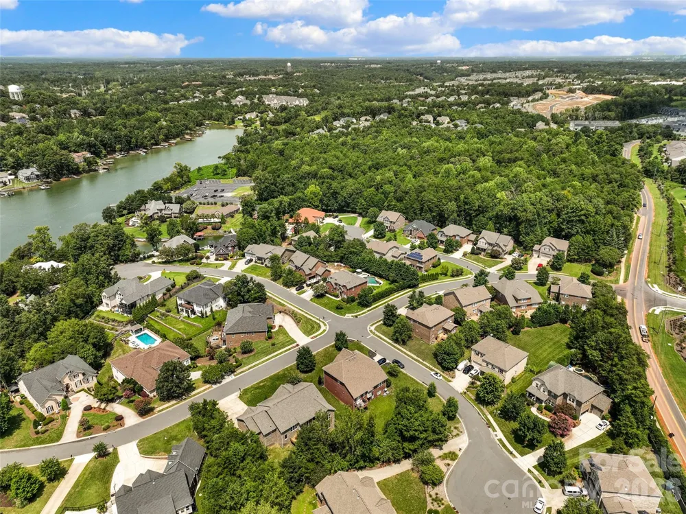 2604 Mchanna Point Tega Cay, SC 29708