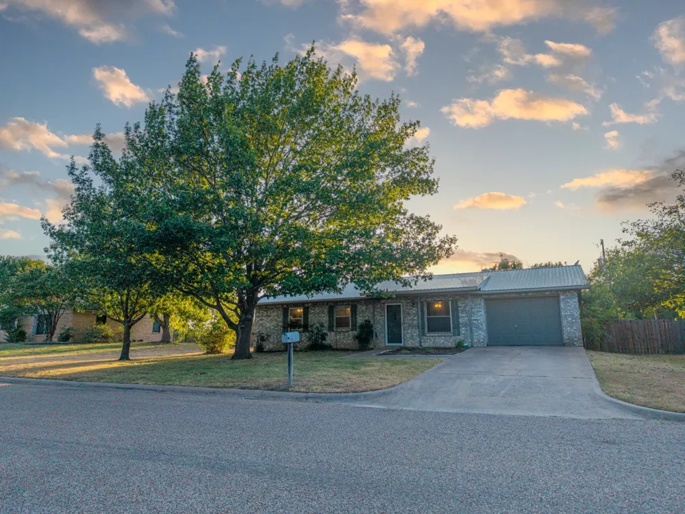 510 S Williams Street Hamilton, TX 76531