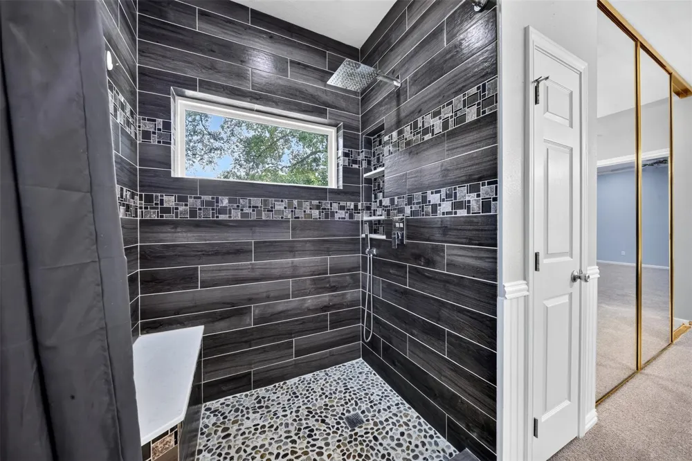 822 Sentinel Oaks Pinehurst, TX 77362
