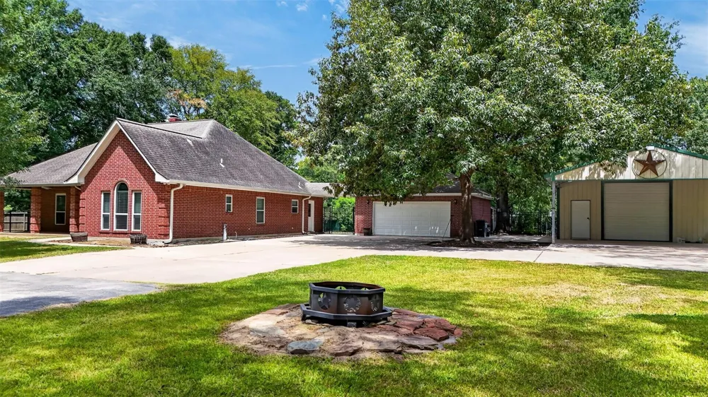 822 Sentinel Oaks Pinehurst, TX 77362