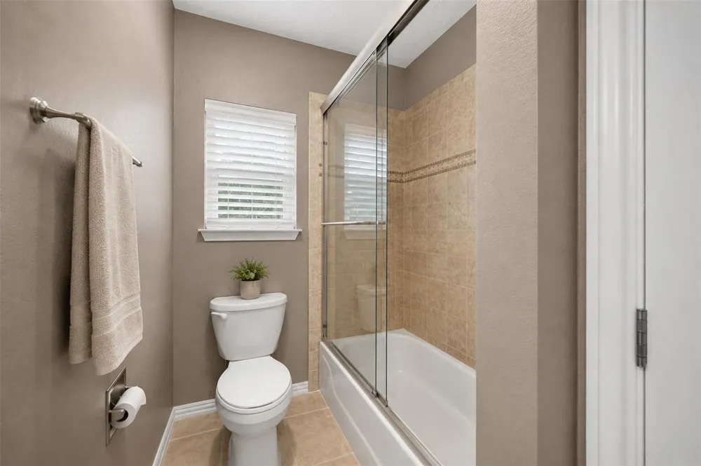 822 Sentinel Oaks Pinehurst, TX 77362
