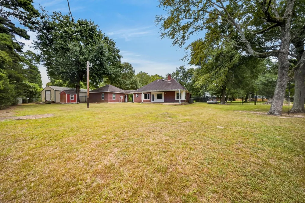 822 Sentinel Oaks Pinehurst, TX 77362