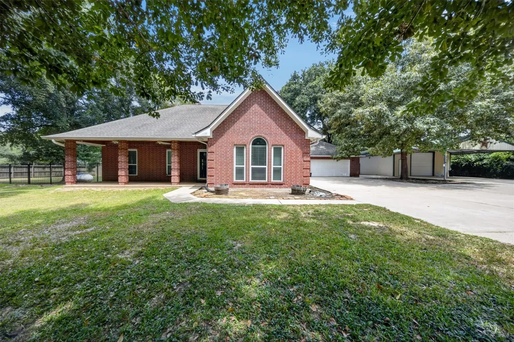 822 Sentinel Oaks Pinehurst, TX 77362