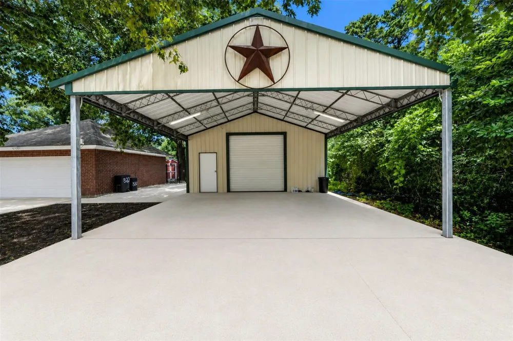 822 Sentinel Oaks Pinehurst, TX 77362