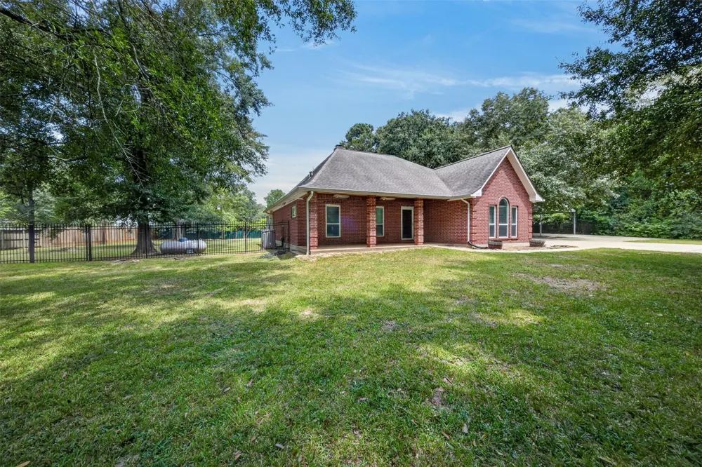 822 Sentinel Oaks Pinehurst, TX 77362