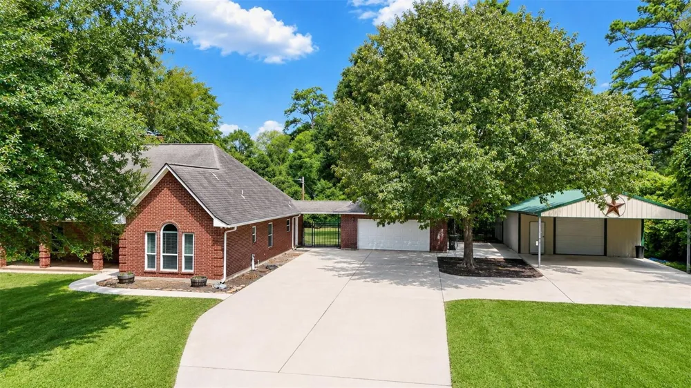 822 Sentinel Oaks Pinehurst, TX 77362