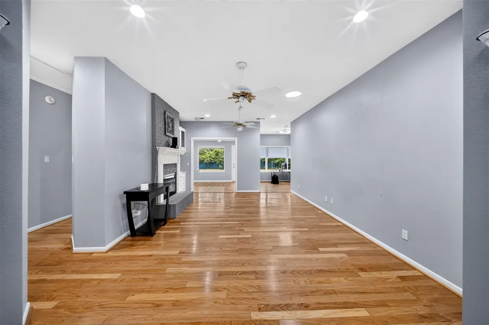 822 Sentinel Oaks Pinehurst, TX 77362