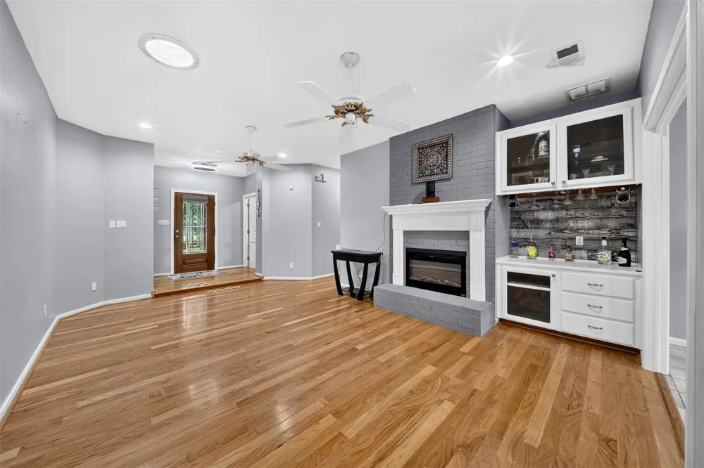 822 Sentinel Oaks Pinehurst, TX 77362