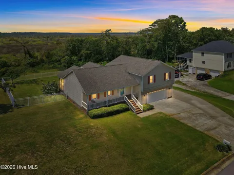 907 Oak Drive