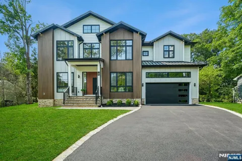 83 Falcon Road