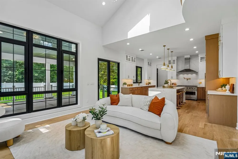 83 Falcon Road Livingston, NJ 07039