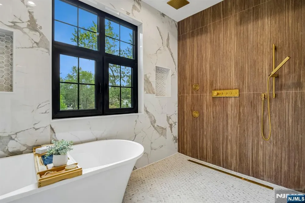83 Falcon Road Livingston, NJ 07039