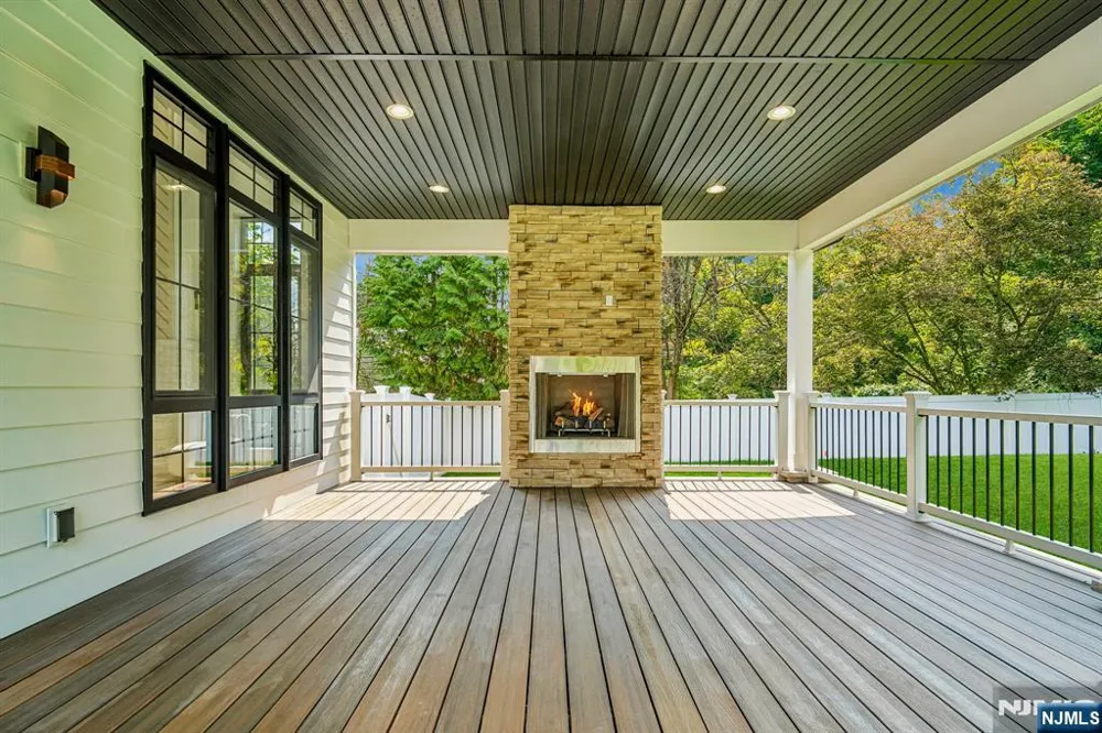 83 Falcon Road Livingston, NJ 07039