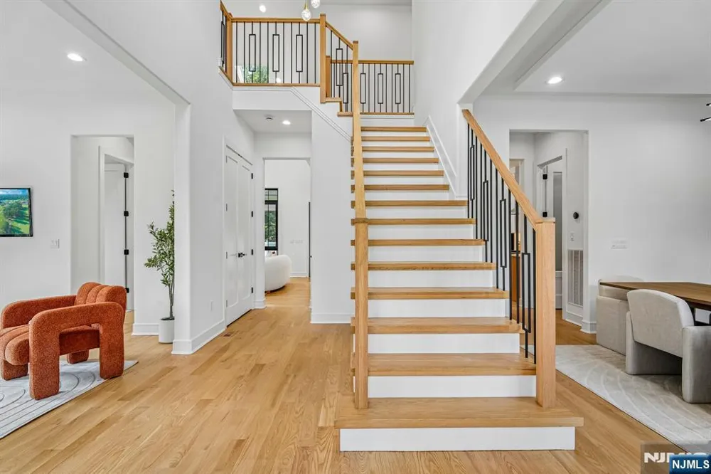 83 Falcon Road Livingston, NJ 07039