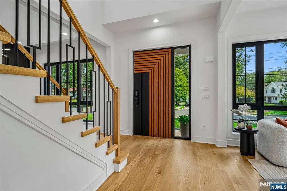 83 Falcon Road Livingston, NJ 07039