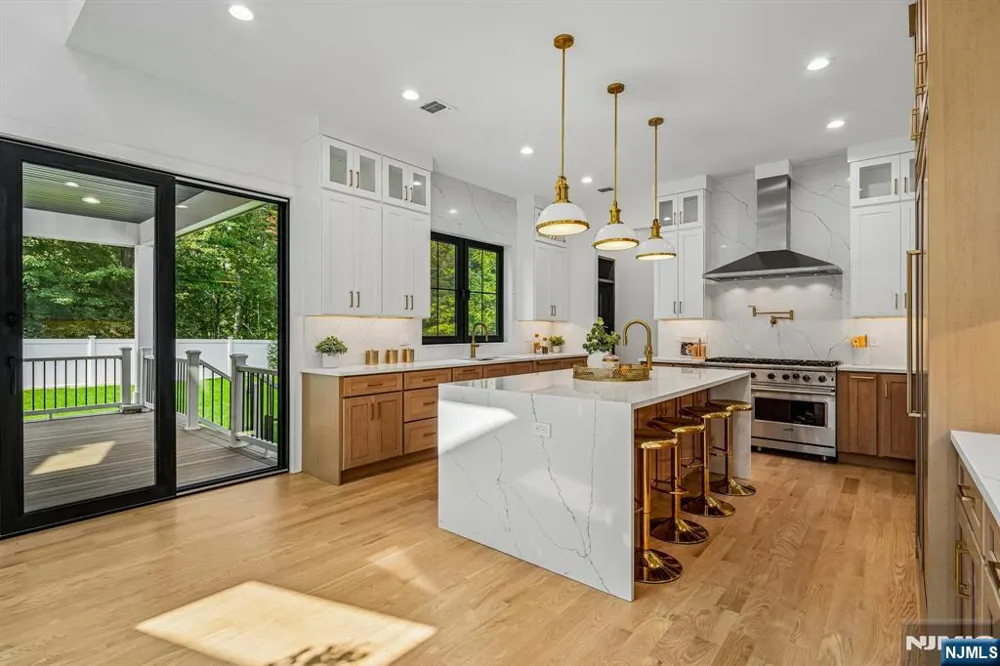 83 Falcon Road Livingston, NJ 07039