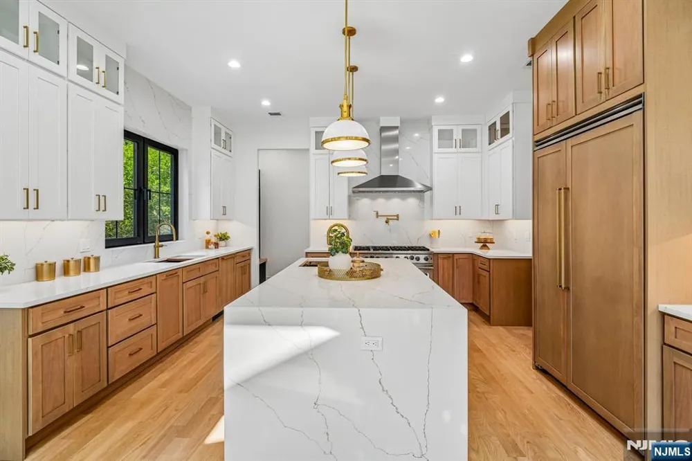 83 Falcon Road Livingston, NJ 07039