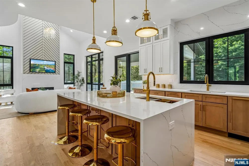83 Falcon Road Livingston, NJ 07039