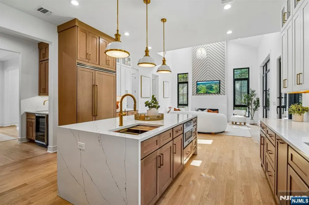 83 Falcon Road Livingston, NJ 07039