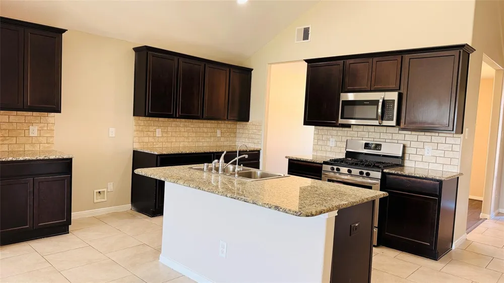 1947 Seville Mnr Manor Fresno, TX 77545