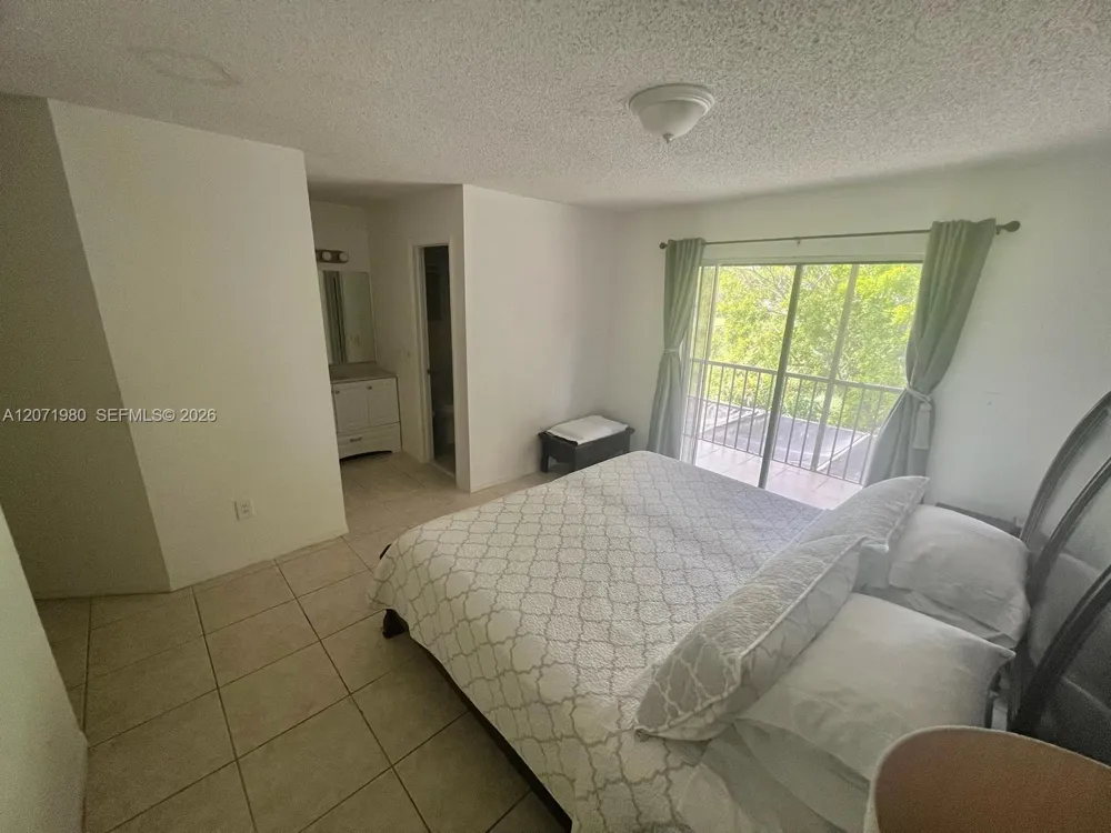 1133 NE 210th Ter Miami, FL 33179