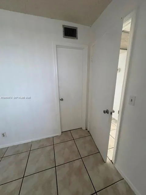 9440 Poinciana Pl #404 Davie, FL 33324