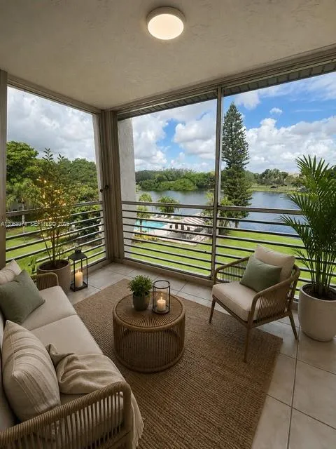 9440 Poinciana Pl #404 Davie, FL 33324