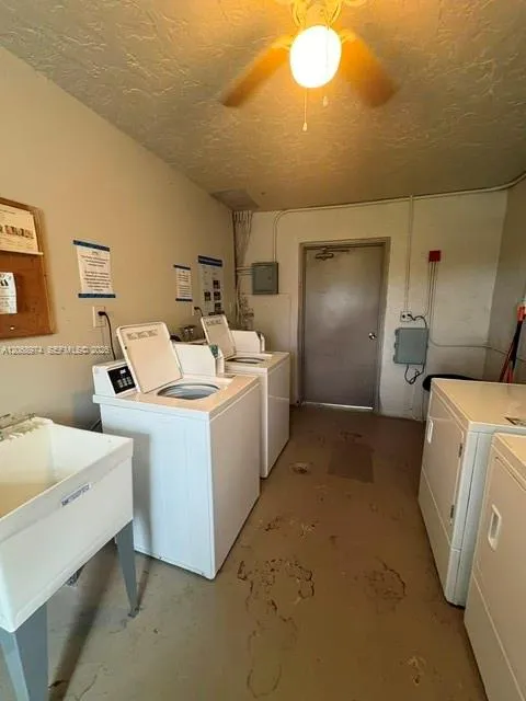 9440 Poinciana Pl #404 Davie, FL 33324