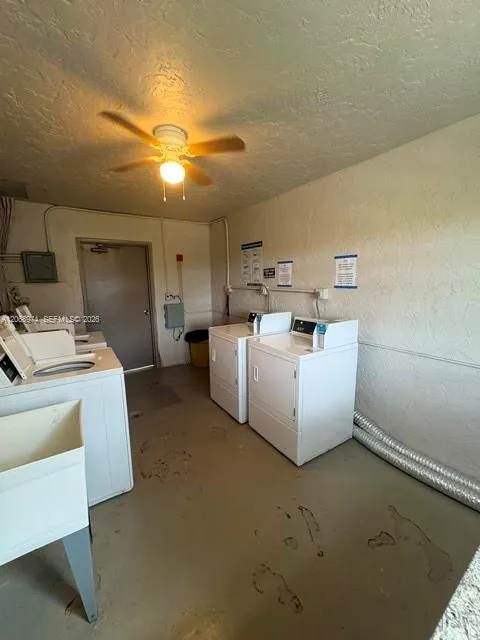 9440 Poinciana Pl #404 Davie, FL 33324