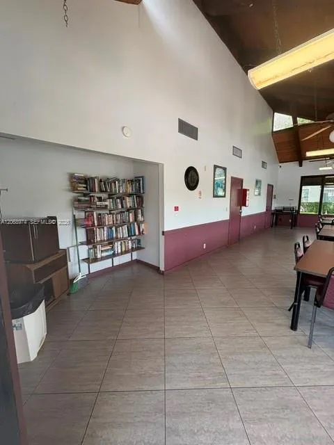 9440 Poinciana Pl #404 Davie, FL 33324