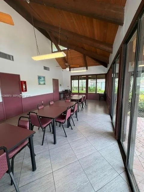 9440 Poinciana Pl #404 Davie, FL 33324