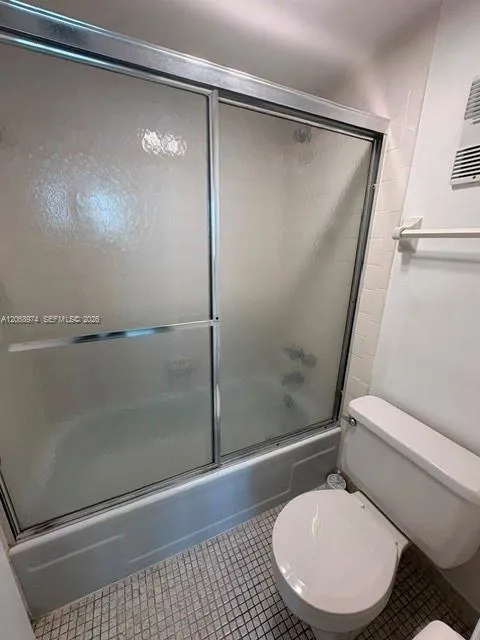 9440 Poinciana Pl #404 Davie, FL 33324