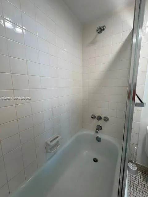 9440 Poinciana Pl #404 Davie, FL 33324