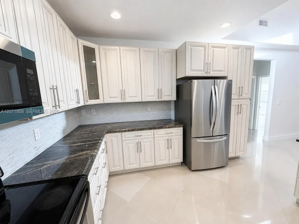 8142 Silver Palm Ct #17 Tamarac, FL 33321